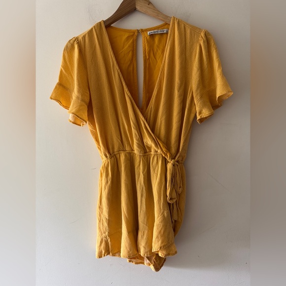 Abercrombie & Fitch Yellow and White Polka Dot Romper - Picture 3 of 7